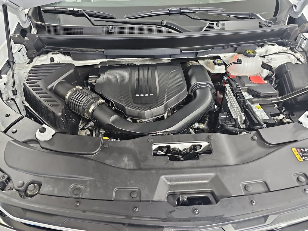 Used 2025 Chevrolet Traverse LT FWD image 38