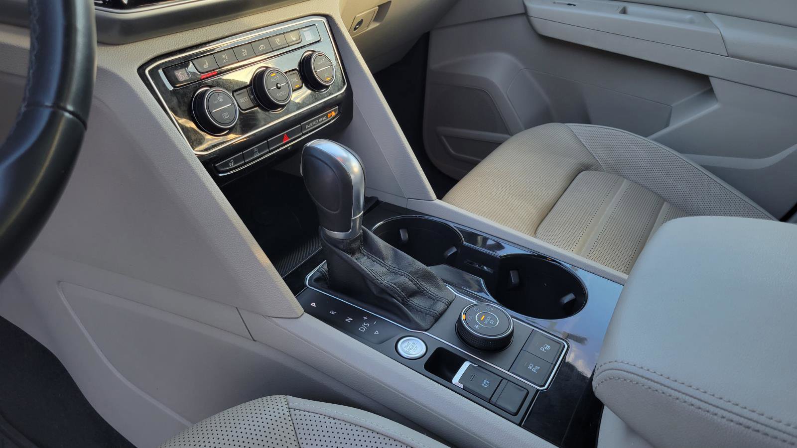 Used 2019 Volkswagen Atlas SEL Premium image 29