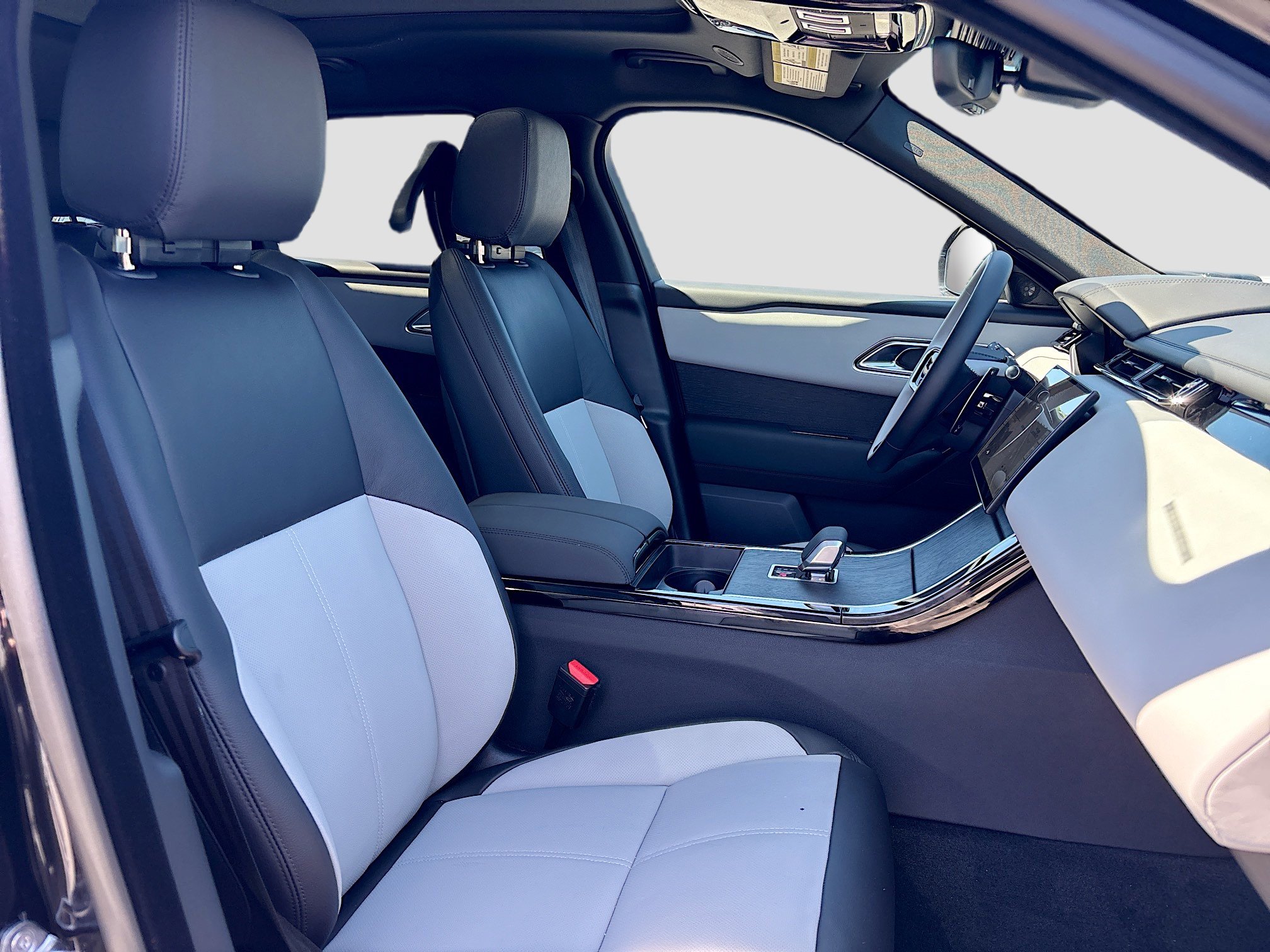 New 2026 Land Rover Range Rover Velar Dynamic SE AWD/4WD image 15