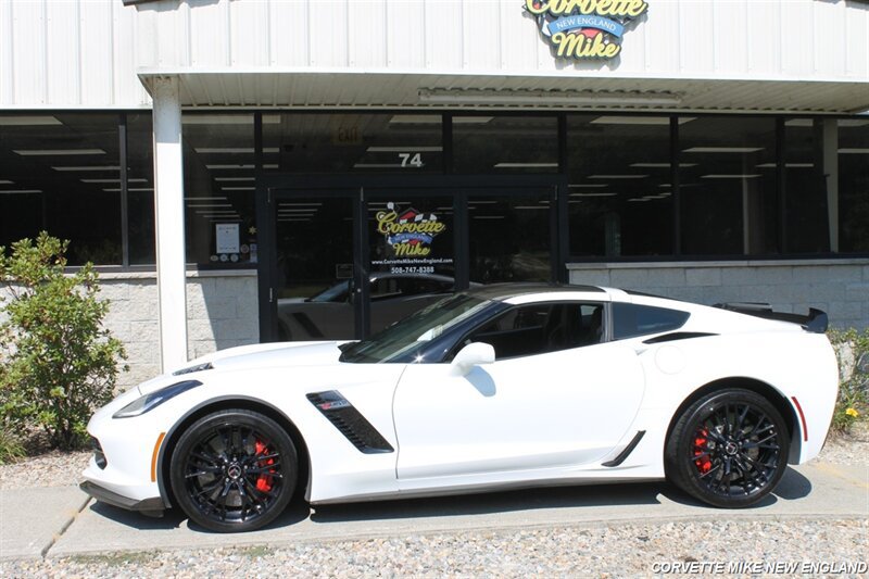 Used 2015 Chevrolet Corvette Z06 w/ 3LZ Preferred Equipment Group RWD image 4