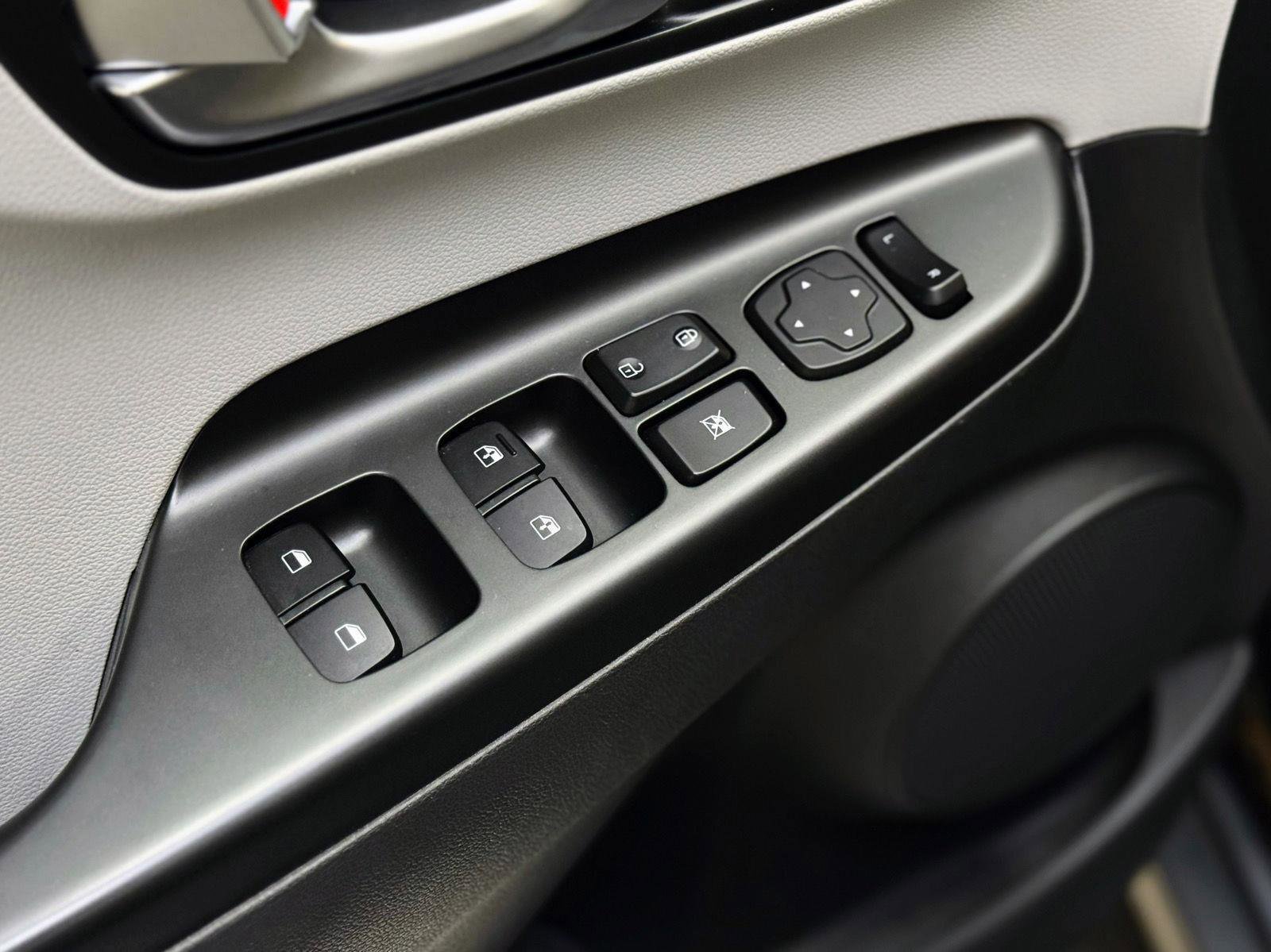 Used 2023 Hyundai Kona SE image 13