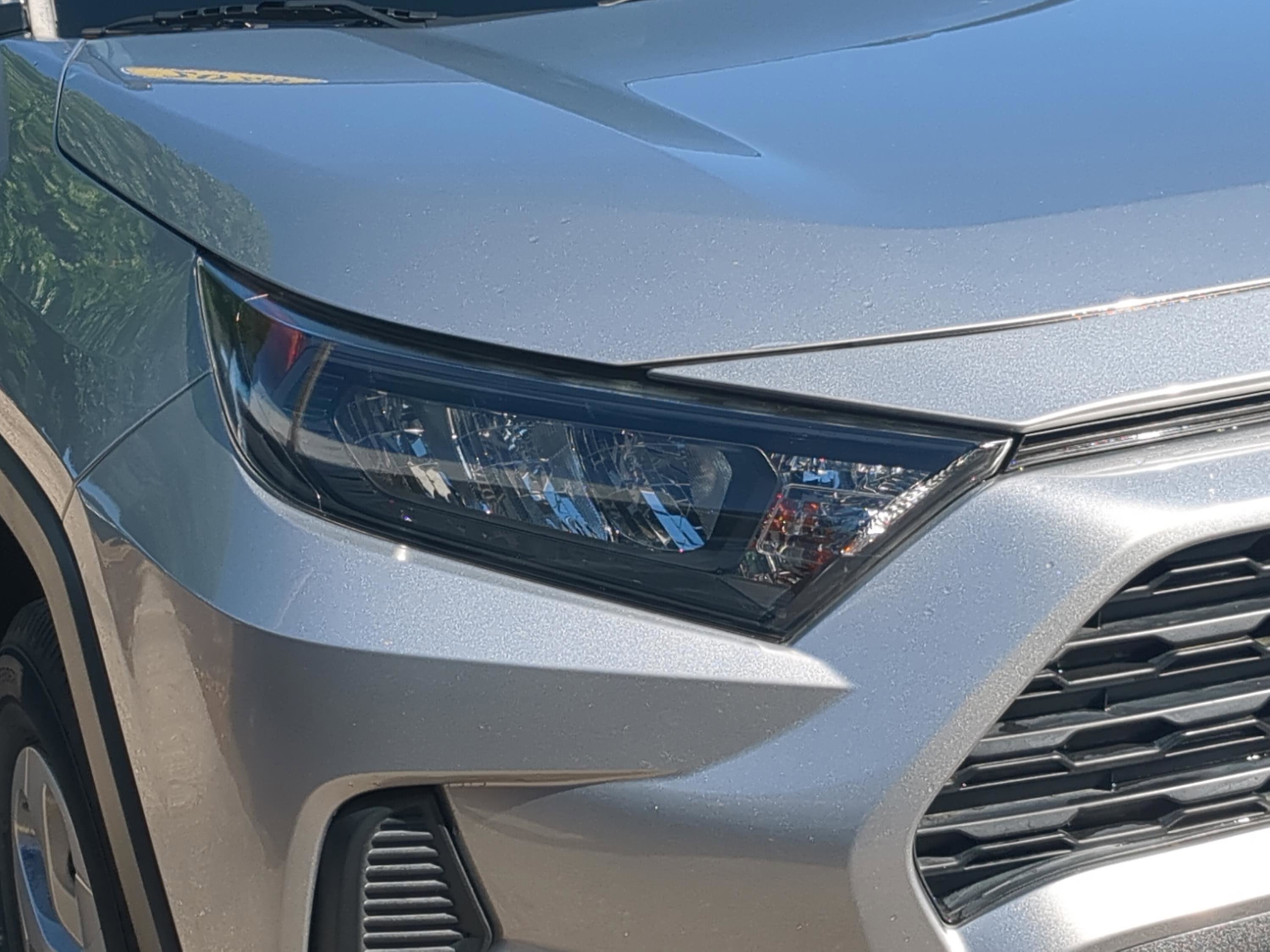 Used 2020 Toyota RAV4 LE image 9