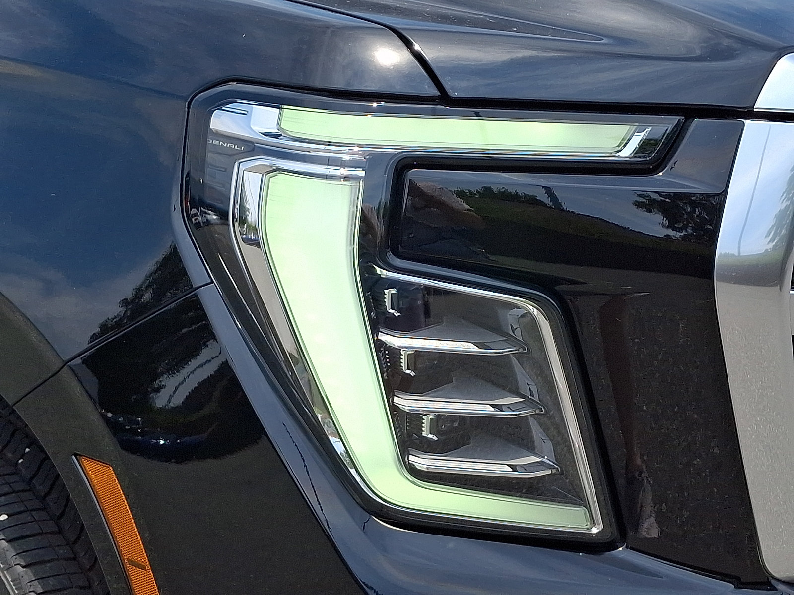 Certified 2025 GMC Yukon XL Denali w/ Sun & Power Step Package AWD/4WD image 9