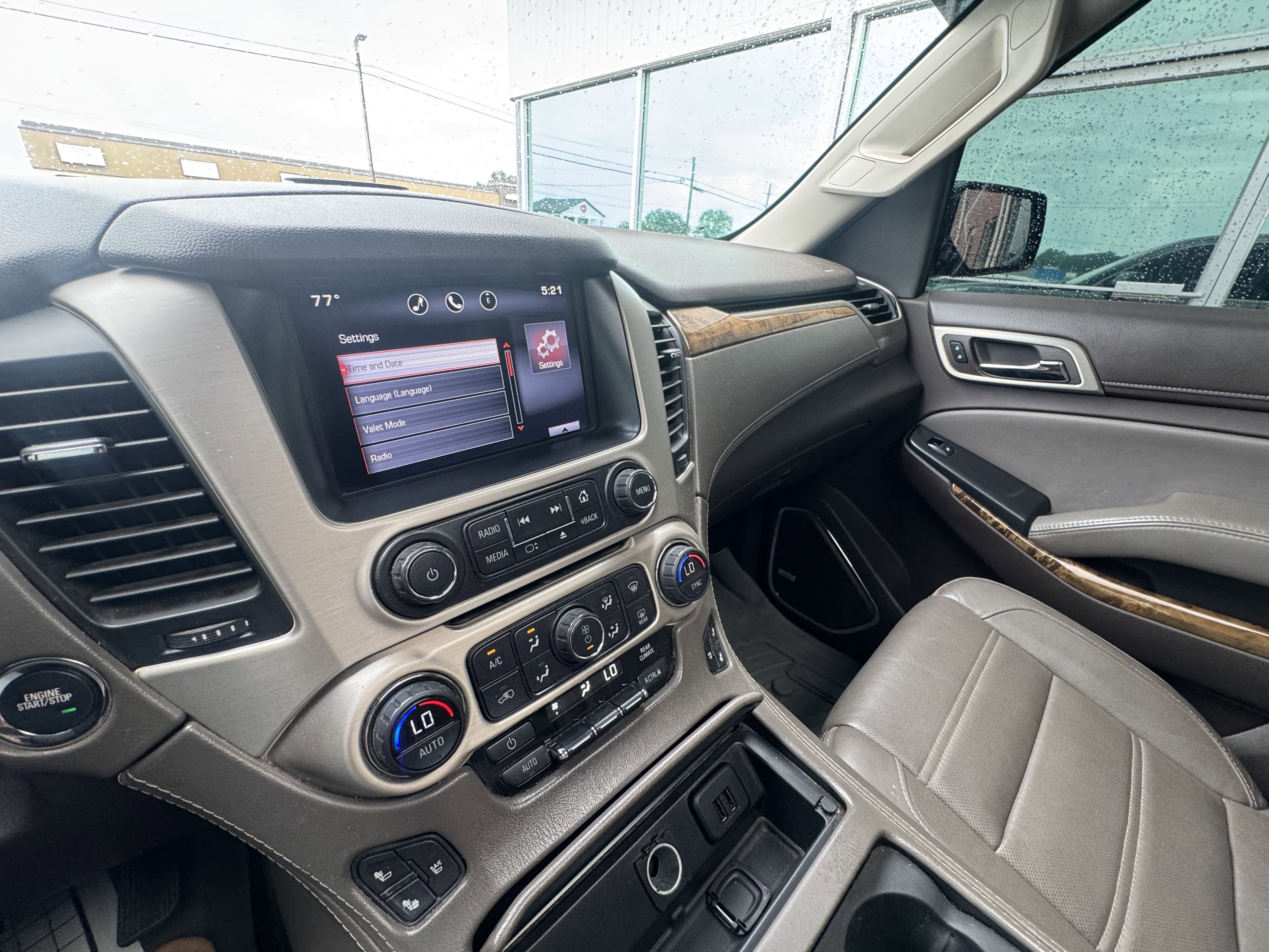 Used 2015 GMC Yukon Denali w/ Premium Package AWD/4WD image 14