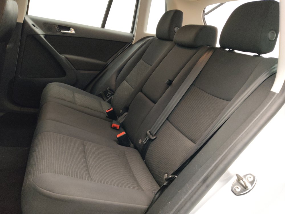 Used 2017 Volkswagen Tiguan Limited FWD image 18
