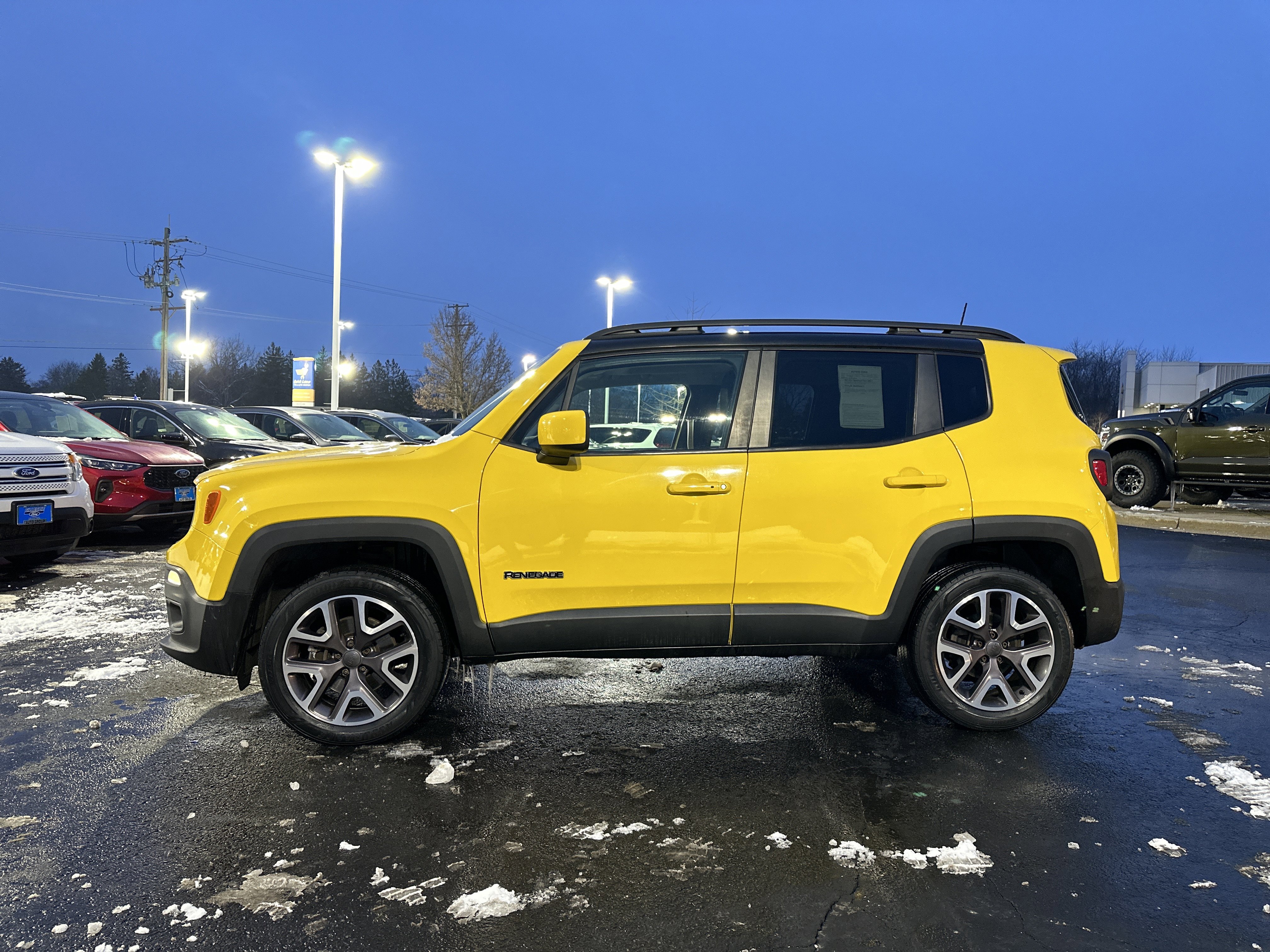 Used 2015 Jeep Renegade Latitude w/ Popular Equipment Group image 7