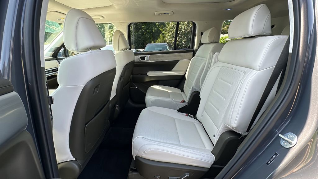 Used 2025 Hyundai Santa Fe Calligraphy w/ Tow & Go Package image 13