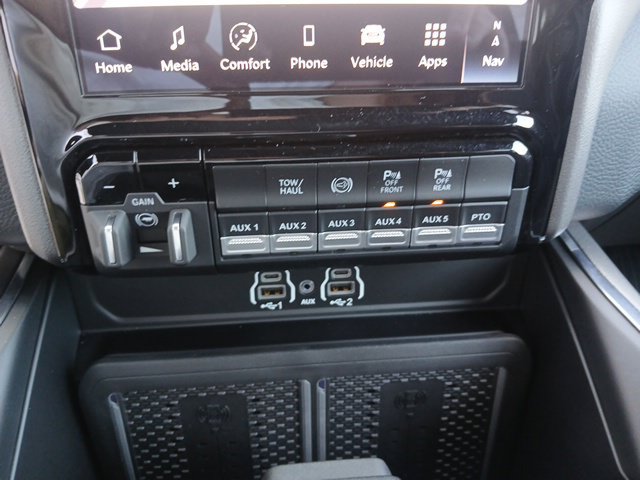 New 2026 RAM 4500 4x4 Crew Cab DRW w/ Laramie Trim Package image 37