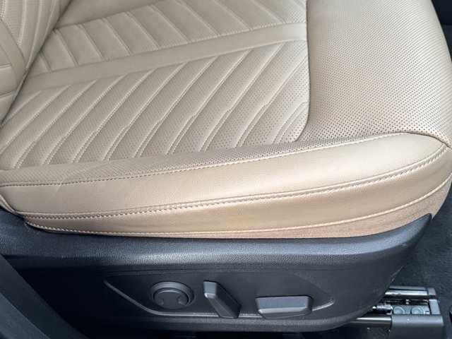 New 2025 Kia Sorento SX Prestige w/ Olive Brown Leather Package image 10