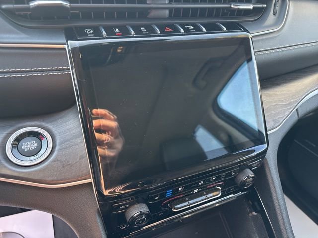 Used 2022 Jeep Grand Cherokee L Limited w/ Luxury Tech Group II image 24