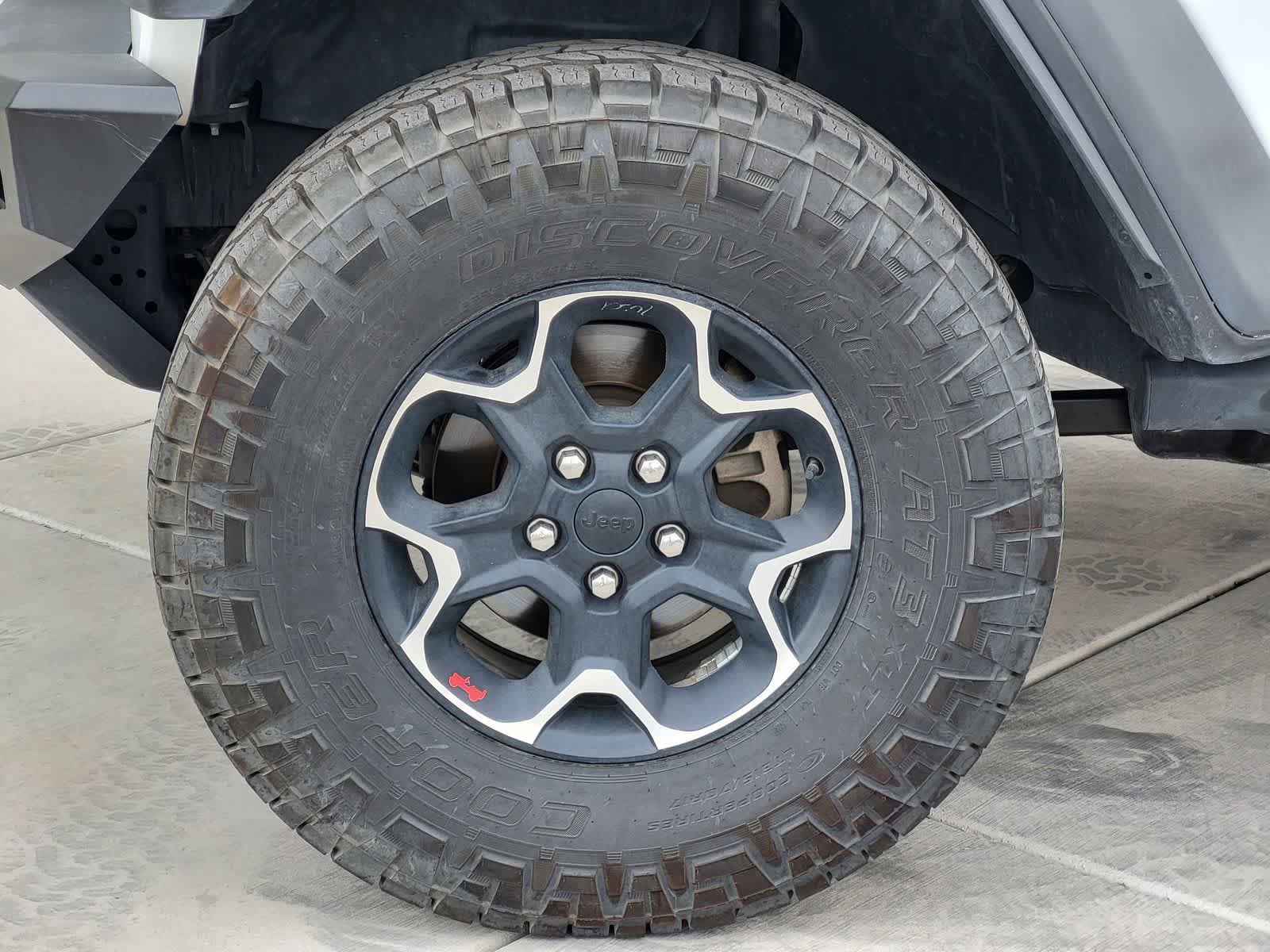 Used 2023 Jeep Wrangler Unlimited Rubicon AWD/4WD image 9