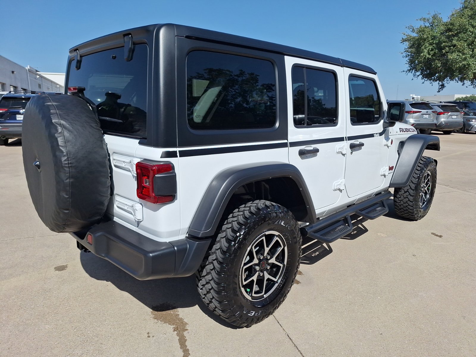 Used 2024 Jeep Wrangler Unlimited Rubicon w/ Convenience Group AWD/4WD image 6