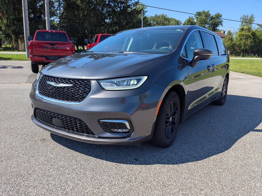 Used 2023 Chrysler Pacifica Touring-L