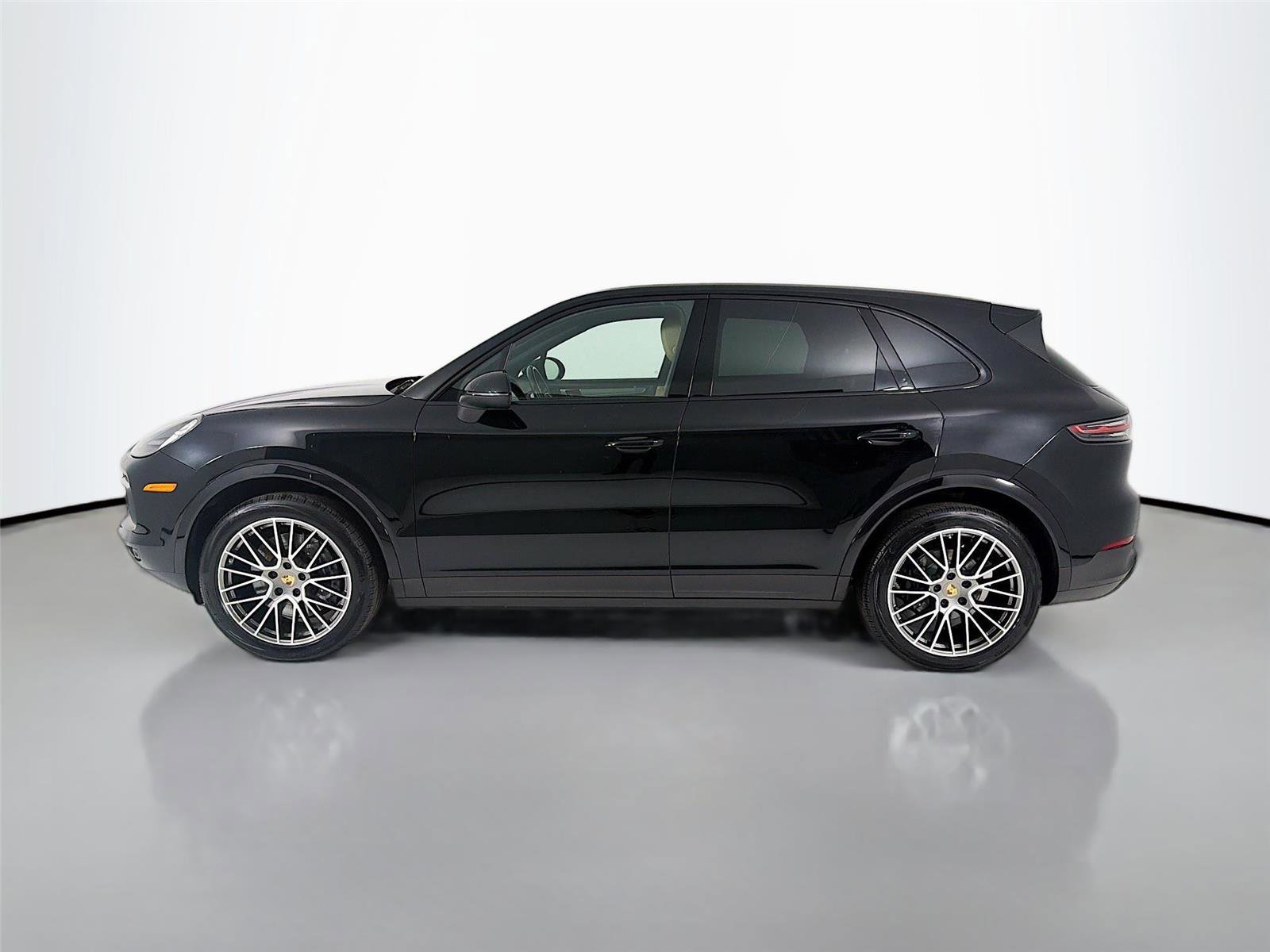 Certified 2023 Porsche Cayenne Platinum Edition AWD/4WD image 2