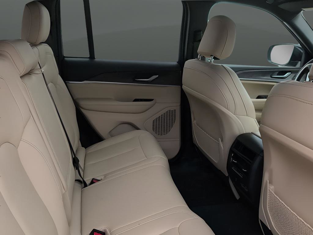 Used 2023 Jeep Grand Cherokee Limited image 17