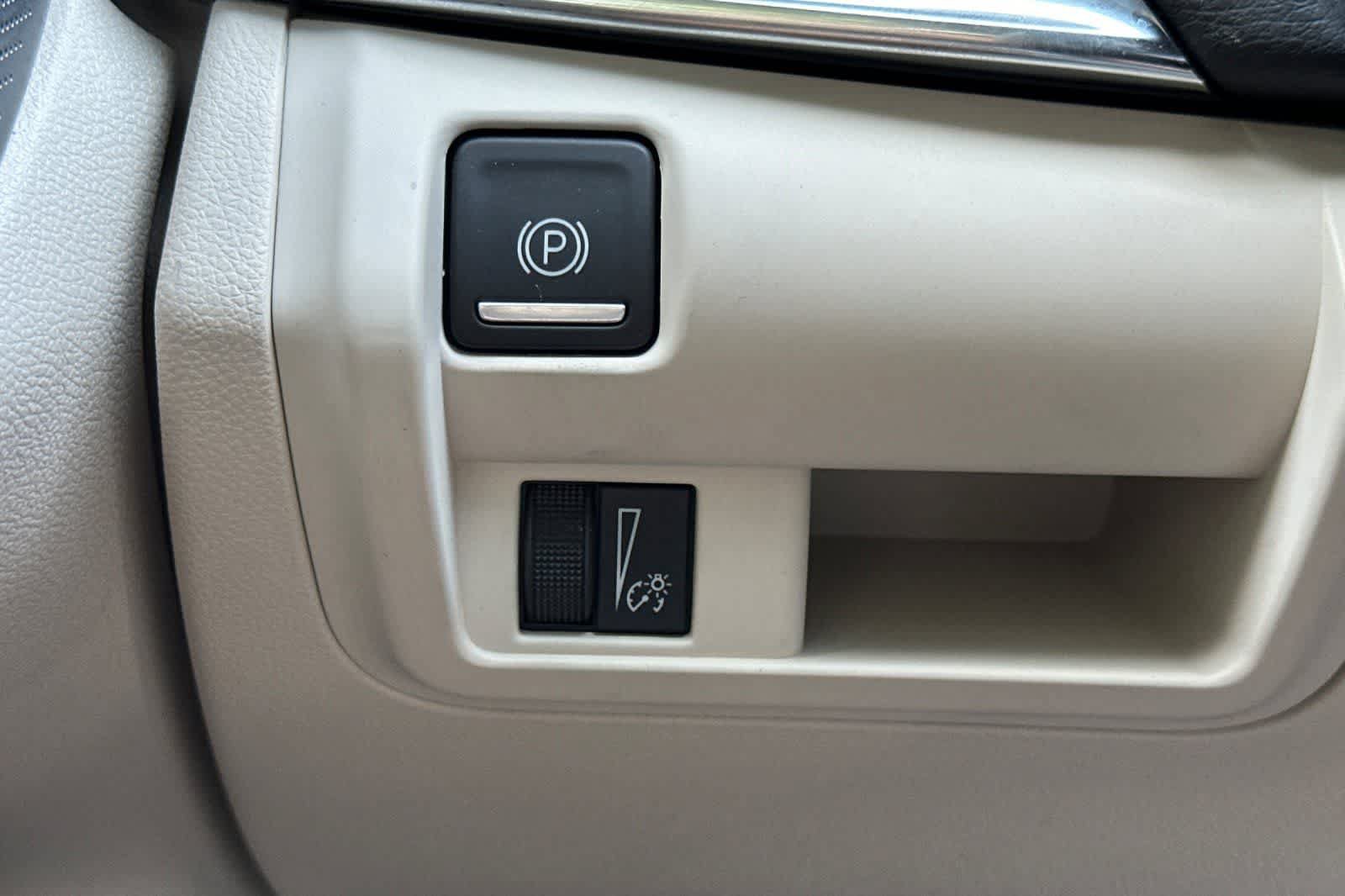Used 2025 Cadillac CT4 Luxury w/ Sun And Sound Package RWD image 33