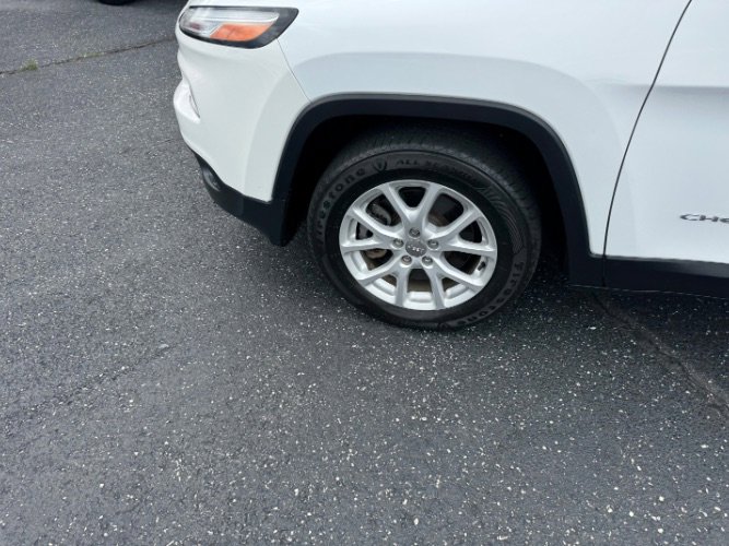 Used 2018 Jeep Cherokee Latitude Plus FWD image 8