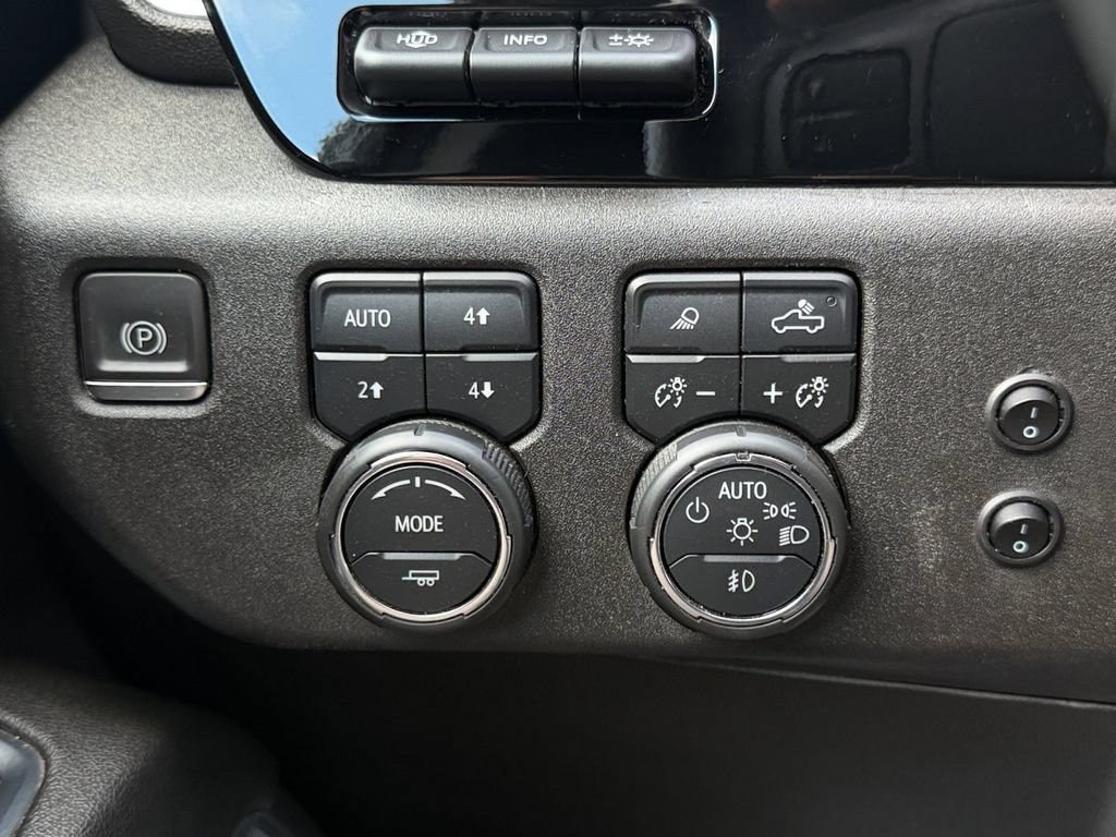 Used 2024 Chevrolet Silverado 2500 LTZ w/ LTZ Premium Package AWD/4WD image 25