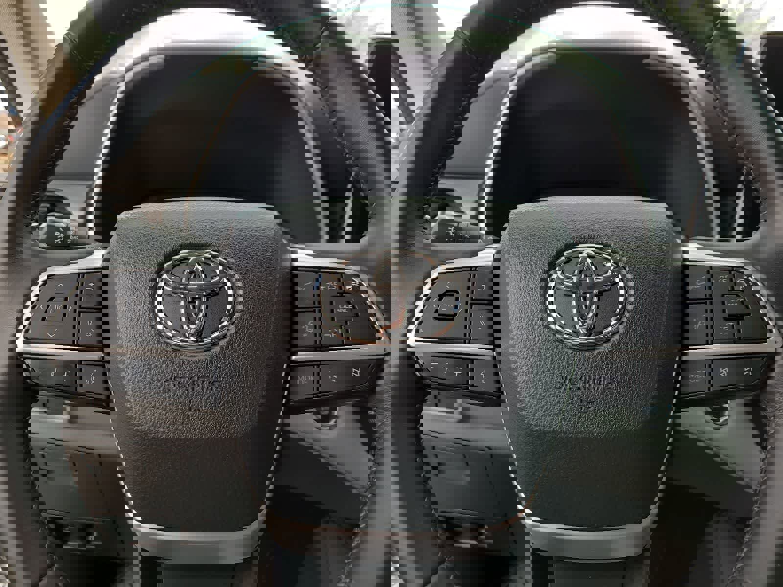 Used 2022 Toyota Highlander XLE image 23