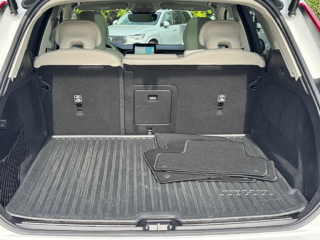 Certified 2026 Volvo XC60 B5 Ultra AWD/4WD image 5