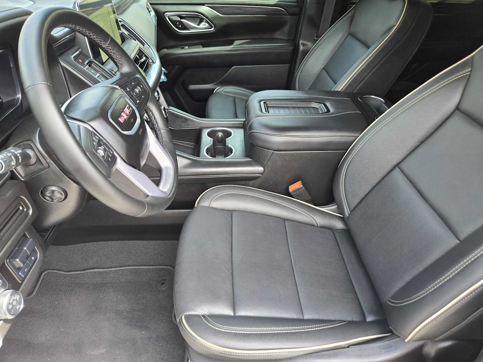 Certified 2024 GMC Yukon SLT w/ SLT Luxury Package AWD/4WD image 14