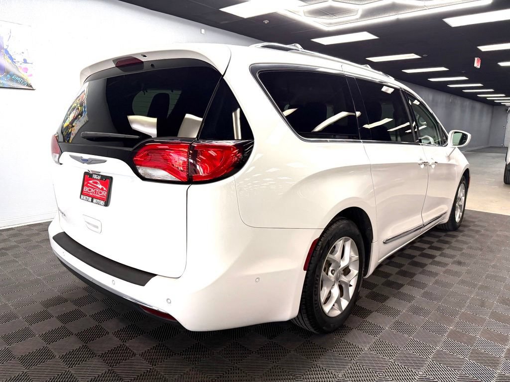 Used 2018 Chrysler Pacifica Touring-L Plus w/ Advanced Safetytec Group FWD image 14