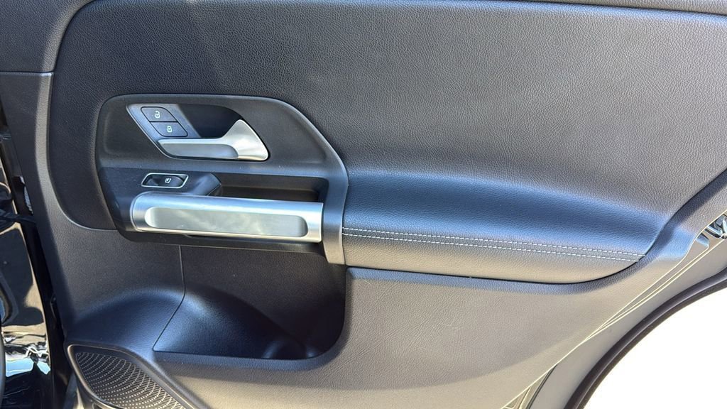 Used 2021 Mercedes-Benz GLB 250 image 33