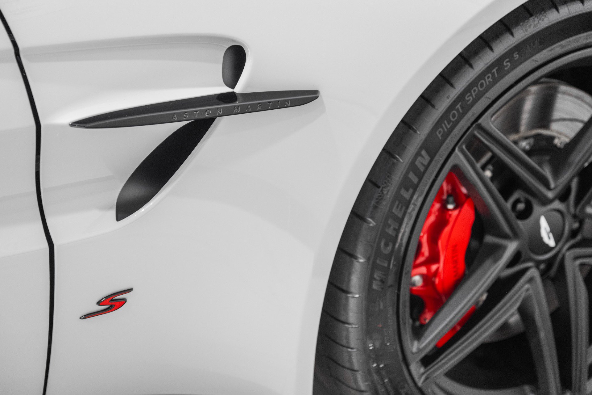 New 2026 Aston Martin V8 Vantage S RWD image 9
