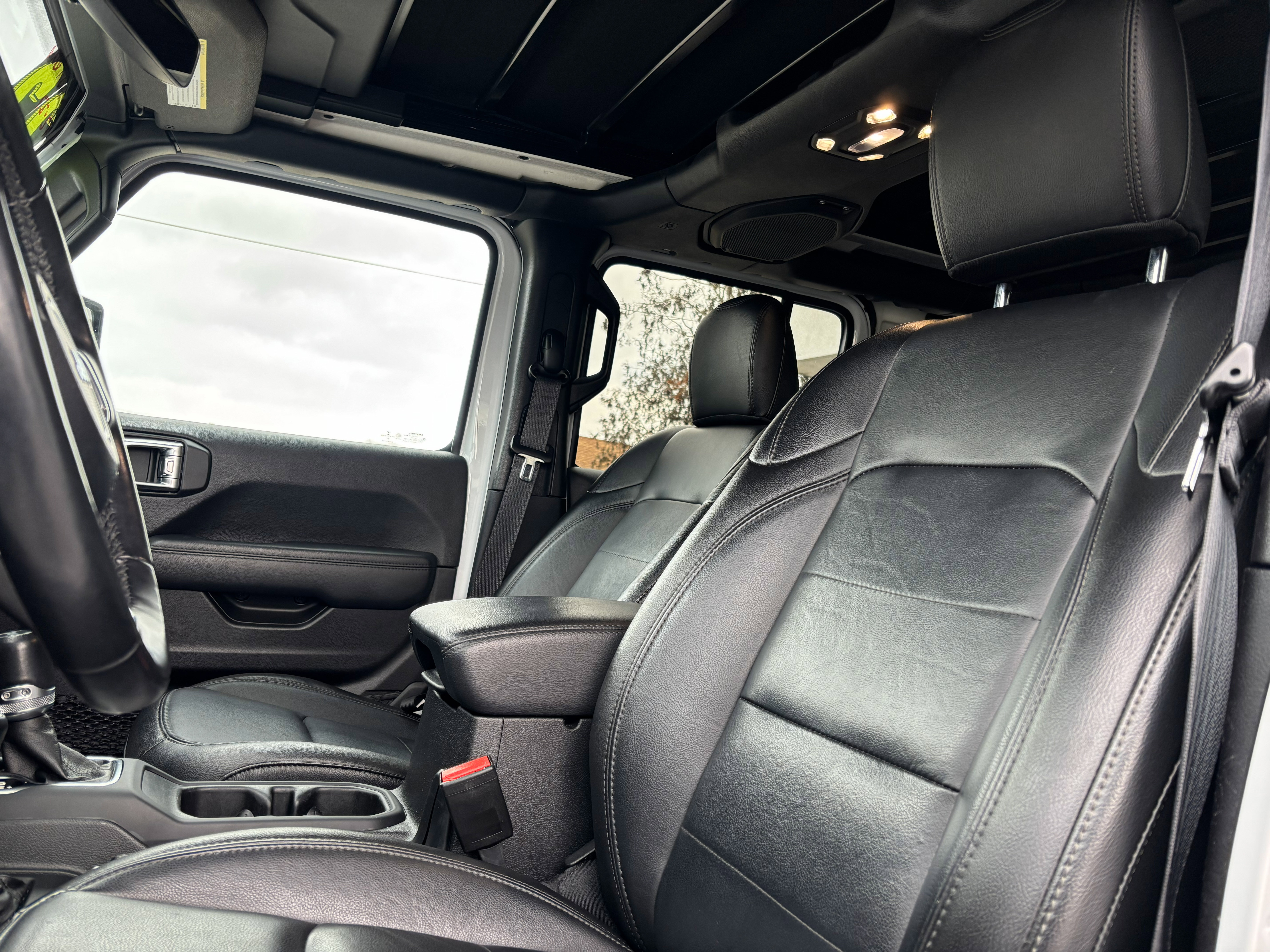 Used 2022 Jeep Wrangler Unlimited Sahara image 13