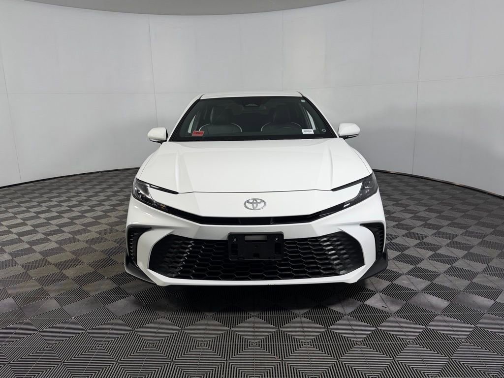 Used 2025 Toyota Camry SE image 5