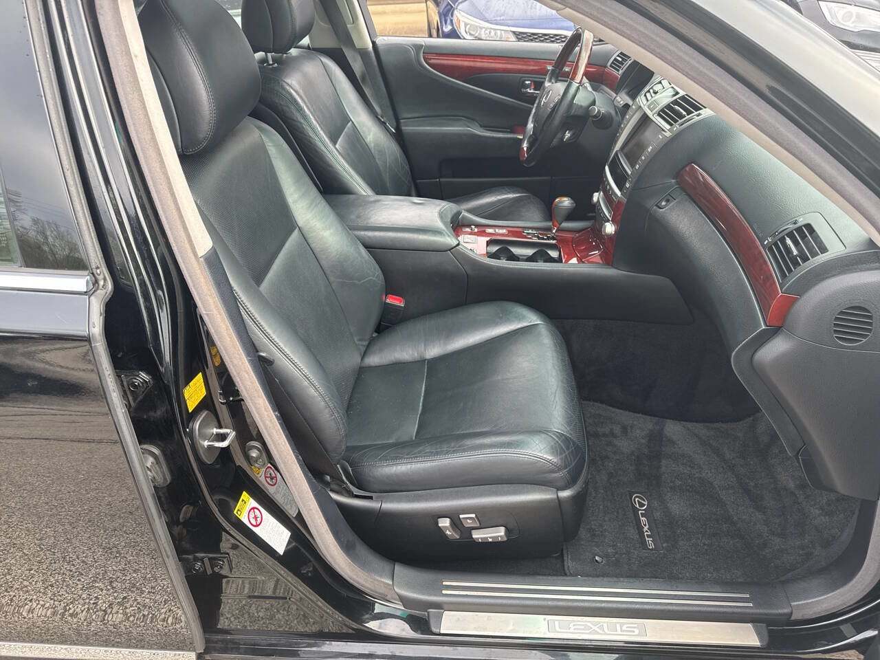 Used 2011 Lexus LS 460 AWD w/ Comfort Pkg image 19