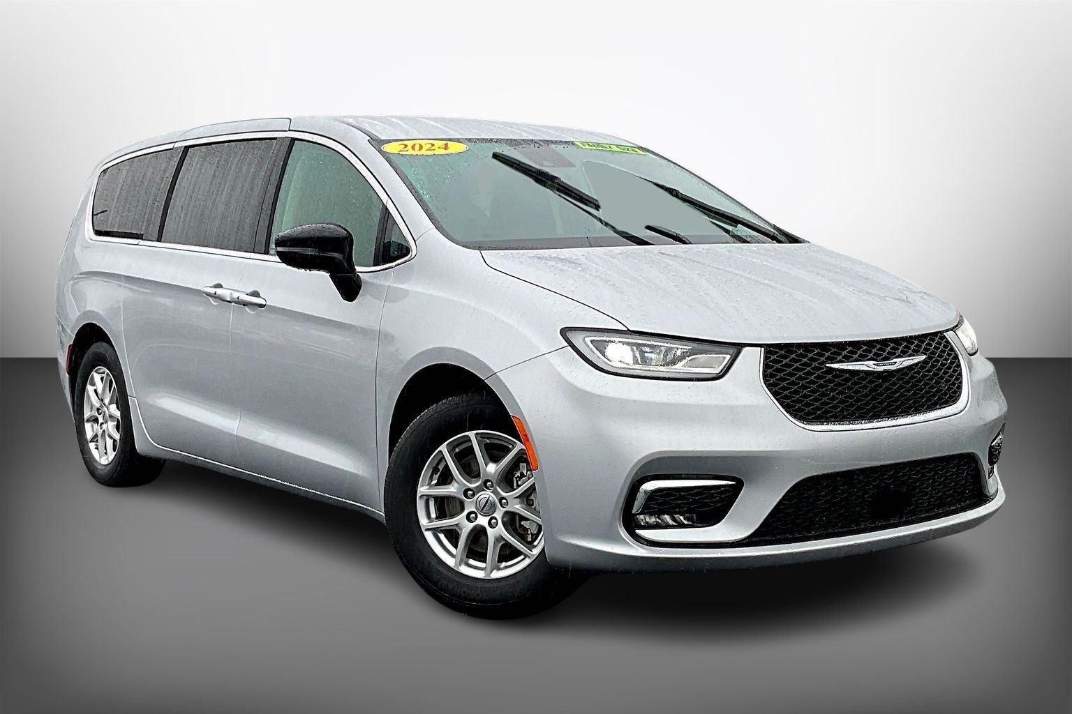 Used 2024 Chrysler Pacifica Touring-L