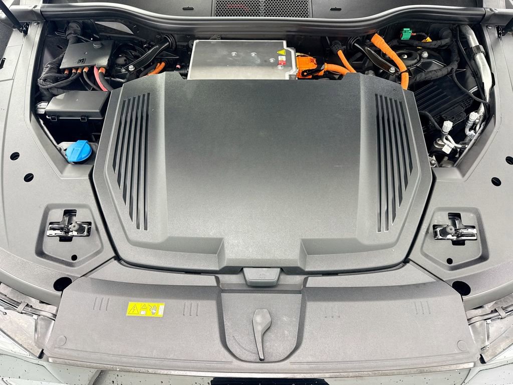 Used 2024 Audi Q8 e-tron Prestige image 28