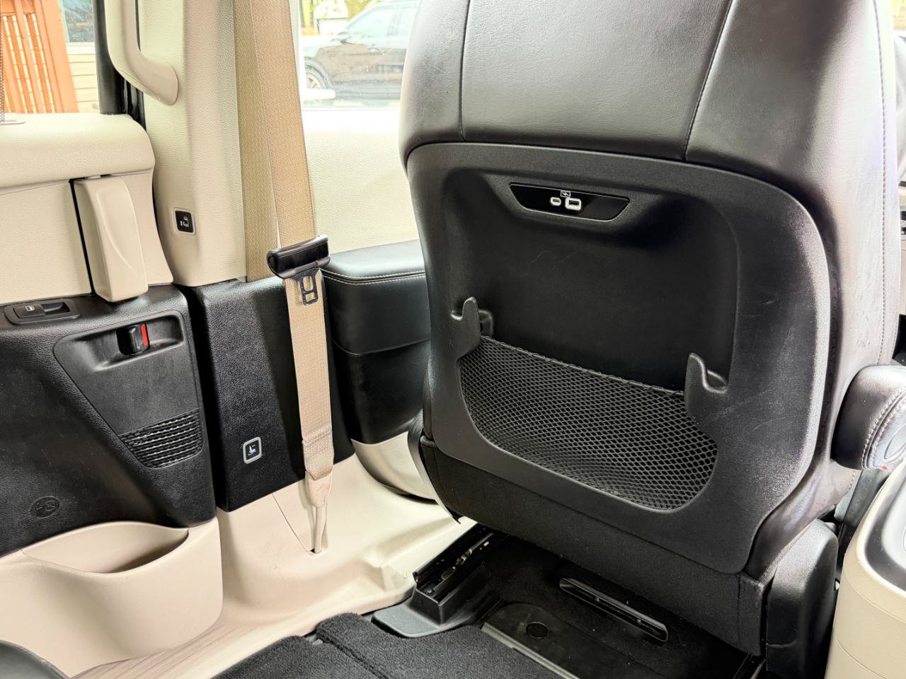 Used 2023 Chrysler Pacifica Touring-L FWD image 47