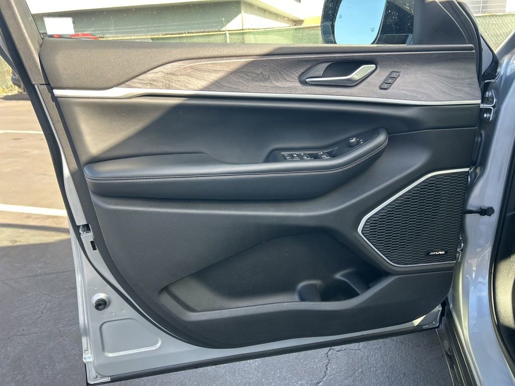 Used 2022 Jeep Grand Cherokee L Limited image 36