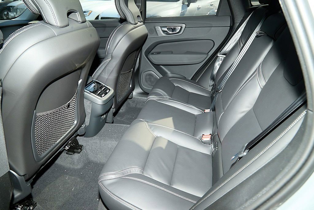 New 2026 Volvo XC60 B5 Ultra w/ Climate Package image 20