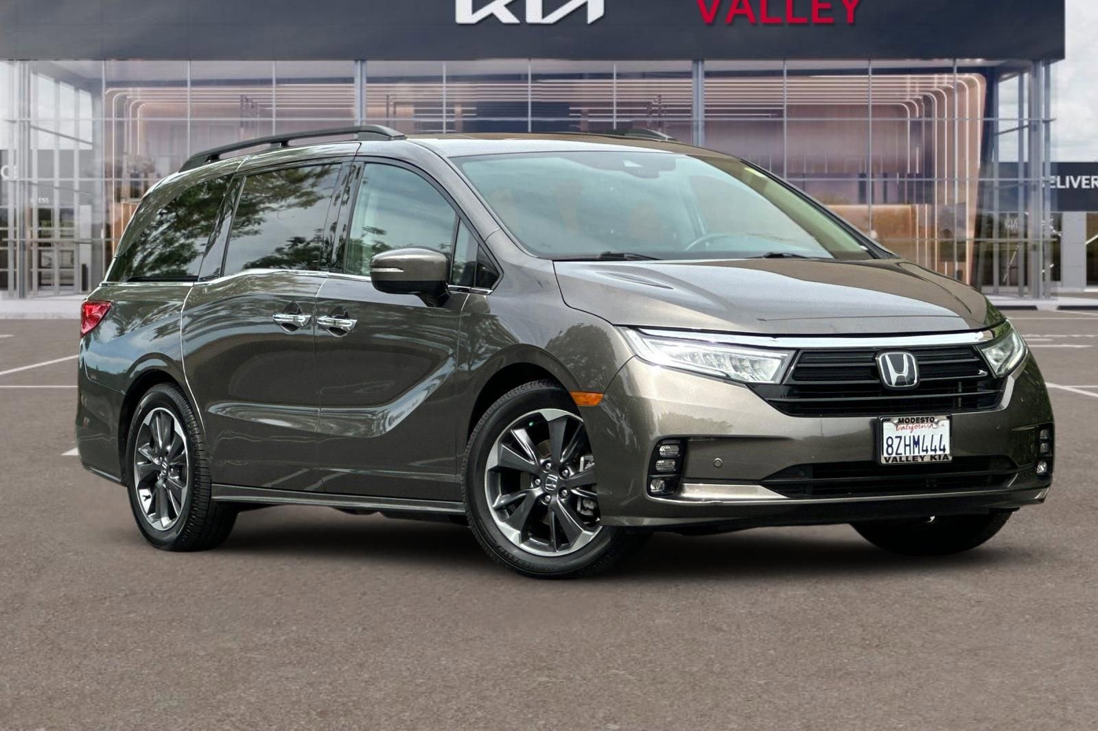 Used 2022 Honda Odyssey Elite image 2