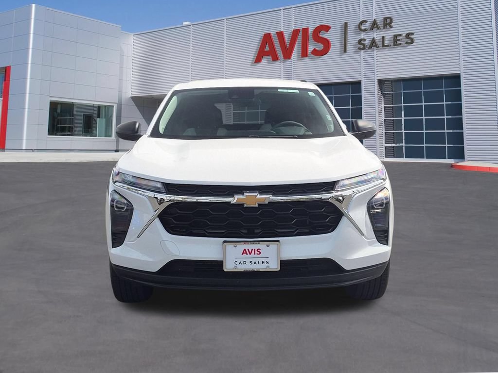 Used 2025 Chevrolet Trax LS FWD image 2