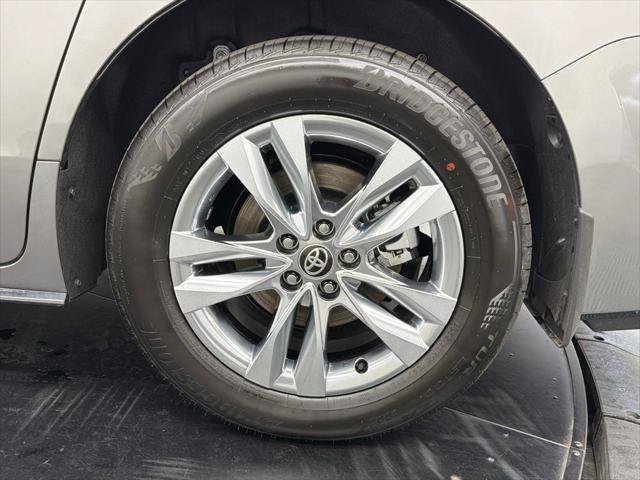 Certified 2026 Toyota Sienna Limited FWD image 16