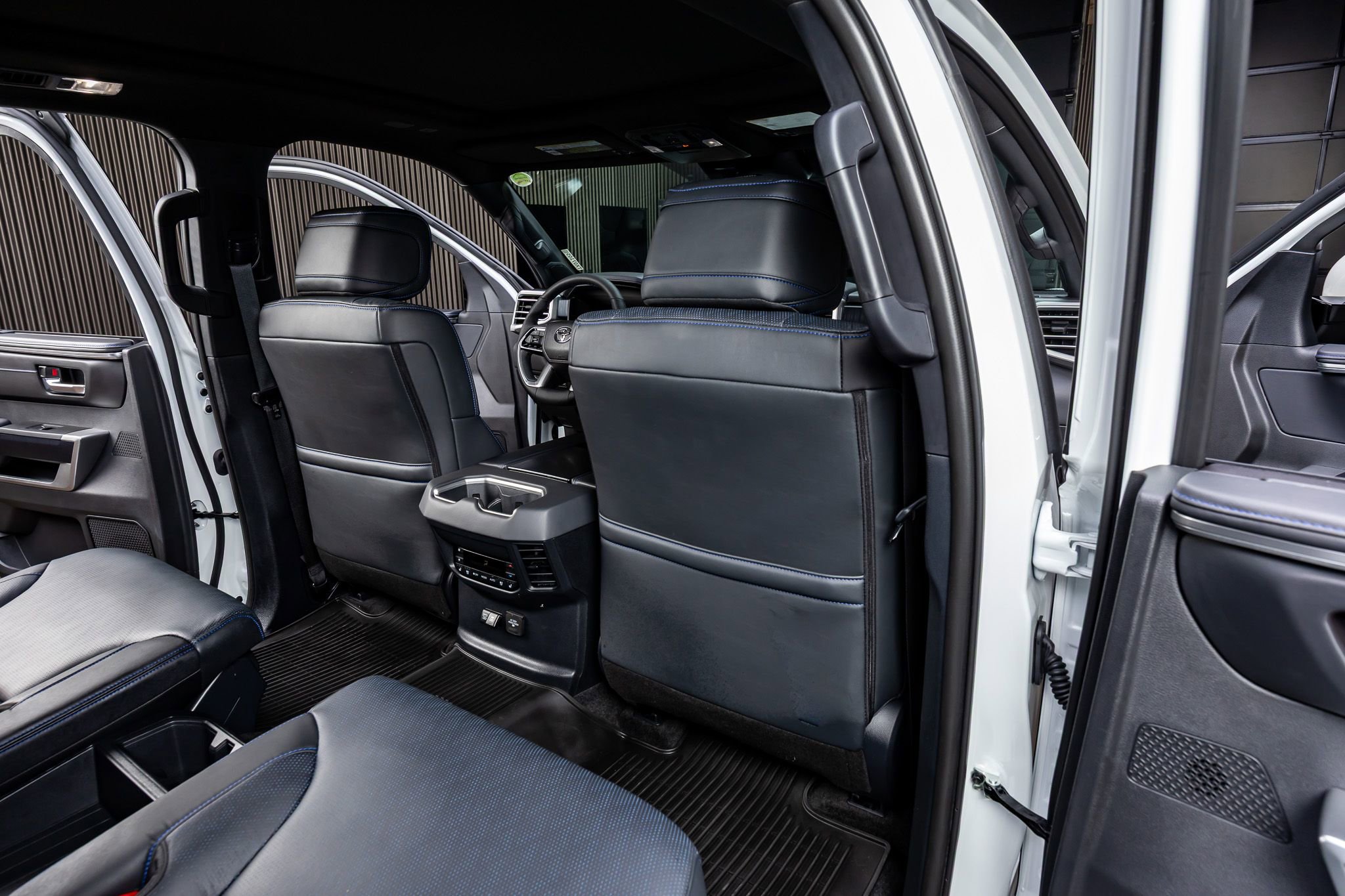 Used 2025 Toyota Sequoia Platinum image 31