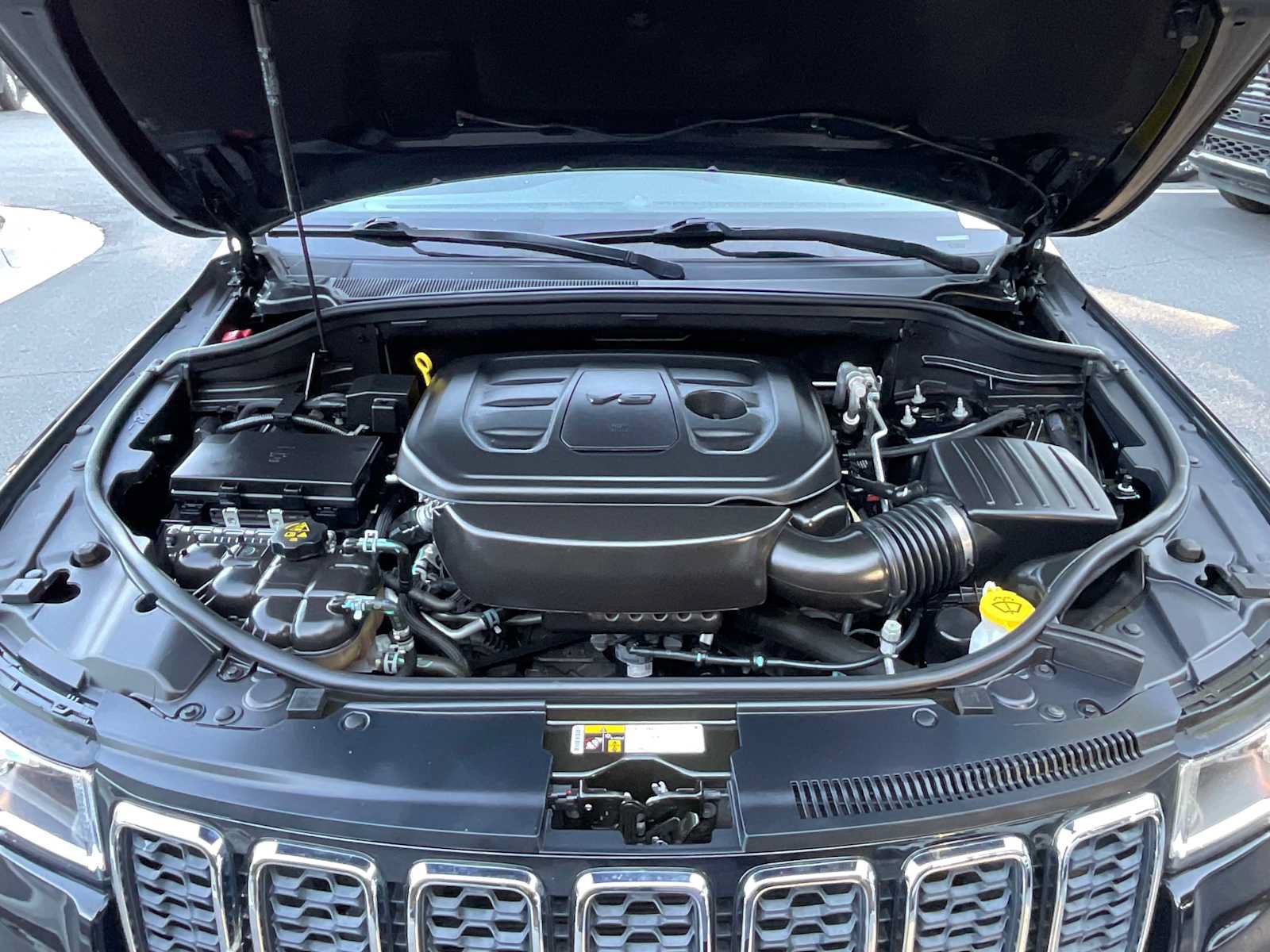 Used 2021 Jeep Grand Cherokee Laredo RWD image 28