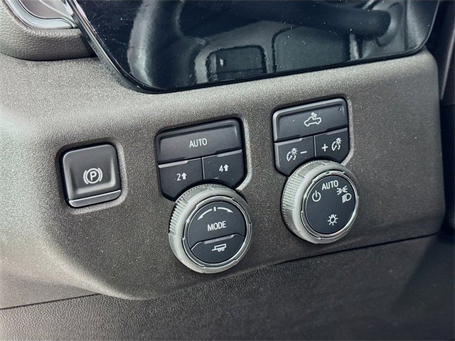 Used 2025 Chevrolet Silverado 1500 LT image 10