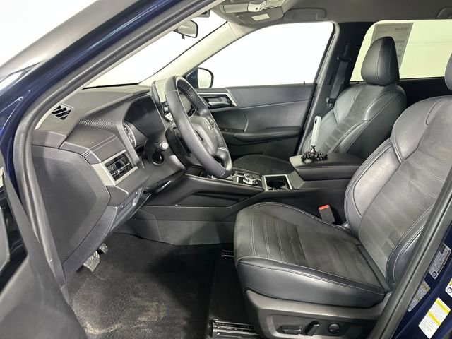 Used 2024 Mitsubishi Outlander SE Black Edition image 11