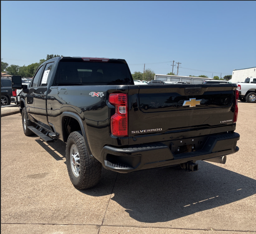 Used 2022 Chevrolet Silverado 2500 Custom w/ Custom Value Package AWD/4WD image 4