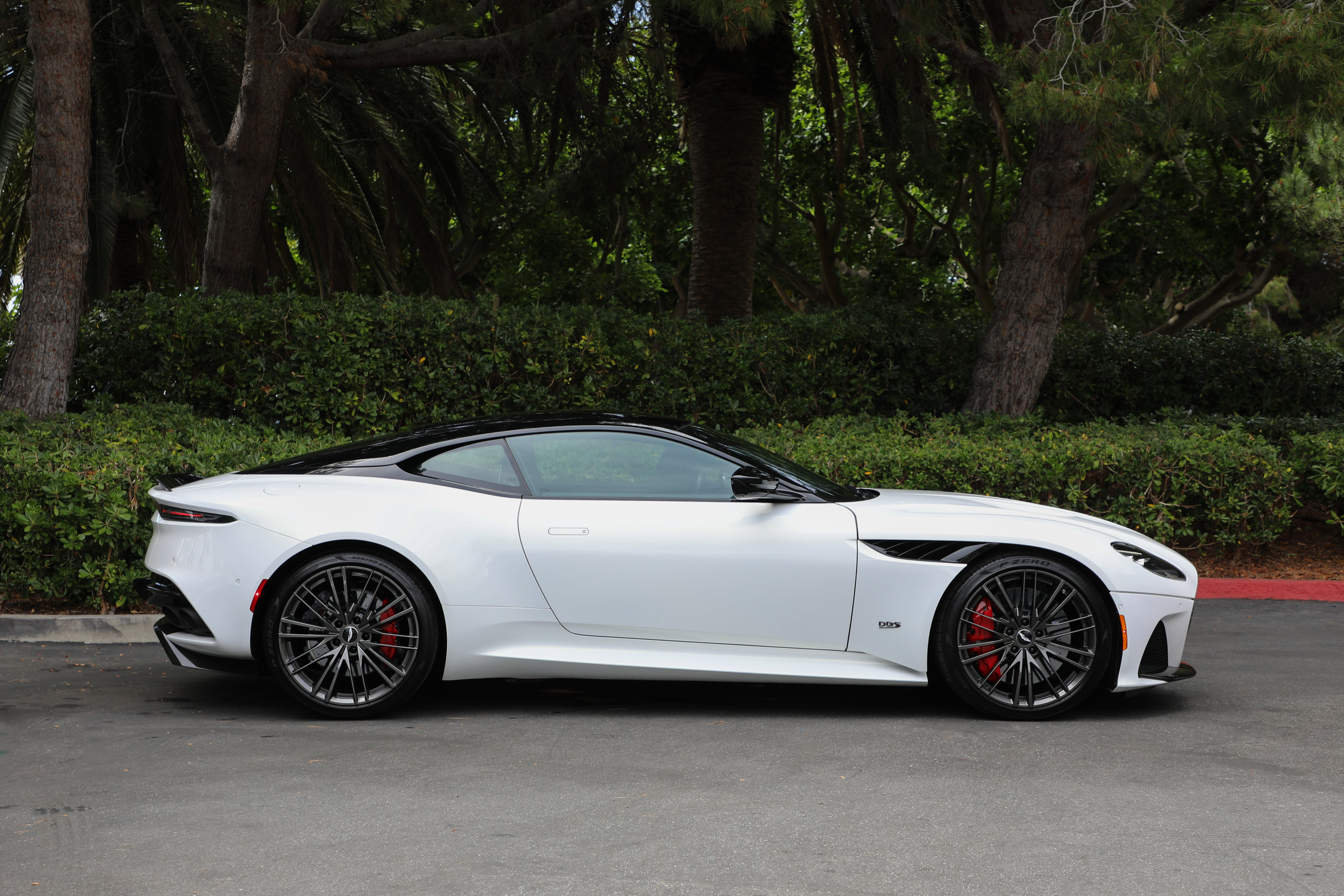 Used 2023 Aston Martin DBS Coupe RWD image 44