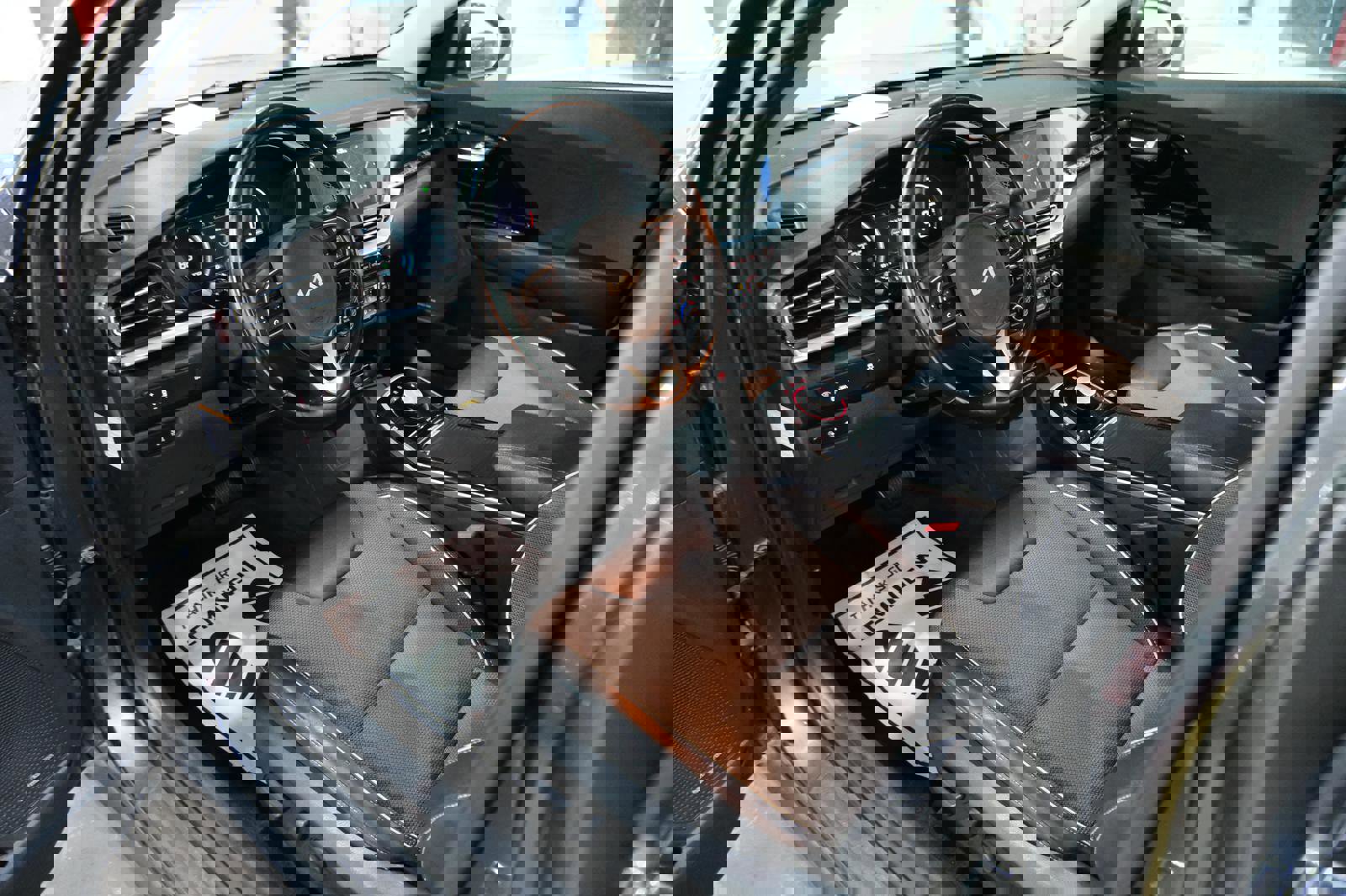 Used 2022 Kia Niro EX w/ Cold Weather Package image 15