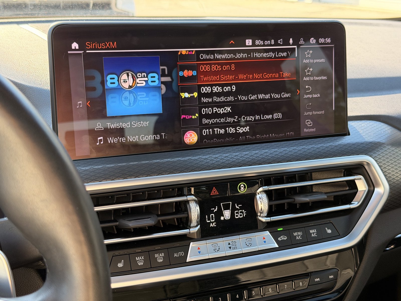Used 2024 BMW X4 xDrive30i AWD/4WD image 23