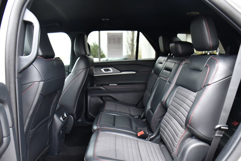 Used 2025 Ford Explorer ST-Line w/ ST-Line Street Pack AWD/4WD image 22