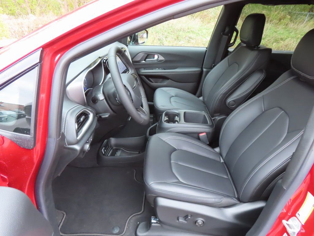 New 2026 Chrysler Pacifica Select image 19