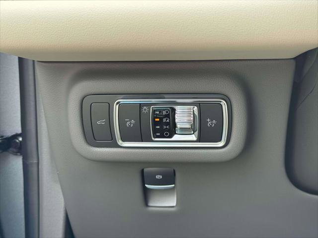 Used 2025 Lincoln Nautilus Reserve w/ Jet Appearance Package image 18